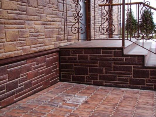 Отделка цокольными панелями