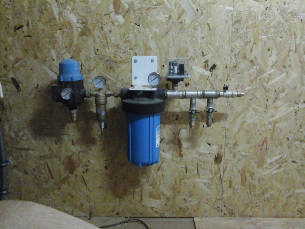 Зимний водопровод для частного загородного дома, индивидуальное водоснабжение дачи, установка фильтров, монтаж насоса в колодце