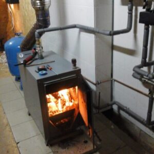 Дровяное отопление дома, установка твердотопливного котла отопления, монтаж труб и радиаторов отопления