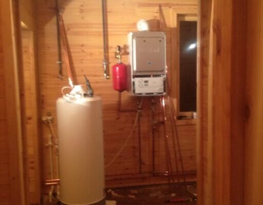 Монтаж котла отопления, установка бойлера горячей воды, отопление и водоснабжение в деревянном доме.