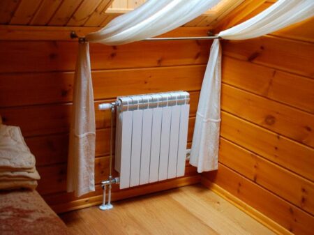 Какие радиаторы выбрать для деревянного дома